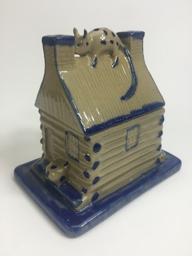 Log cabin cat roof - on,
